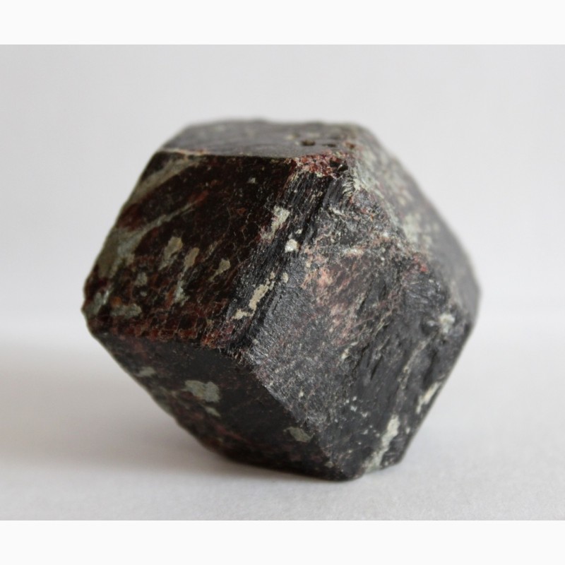 Фото 7. Гранат (альмандин), крупный кристалл - 2