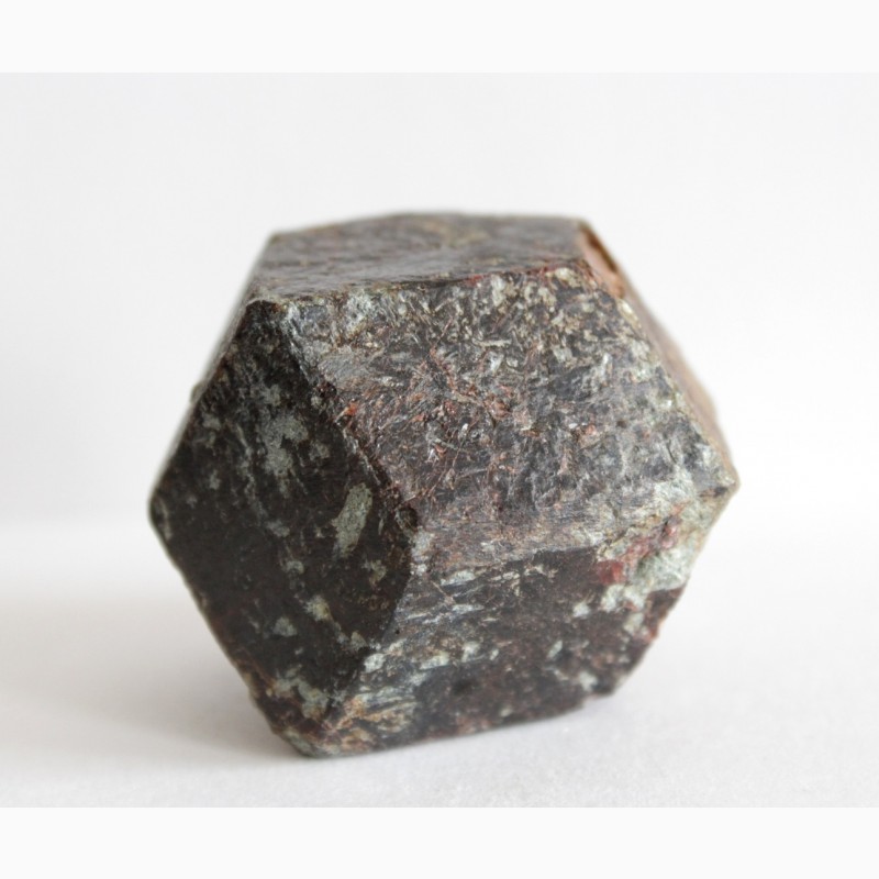 Фото 2. Гранат (альмандин), крупный кристалл 3