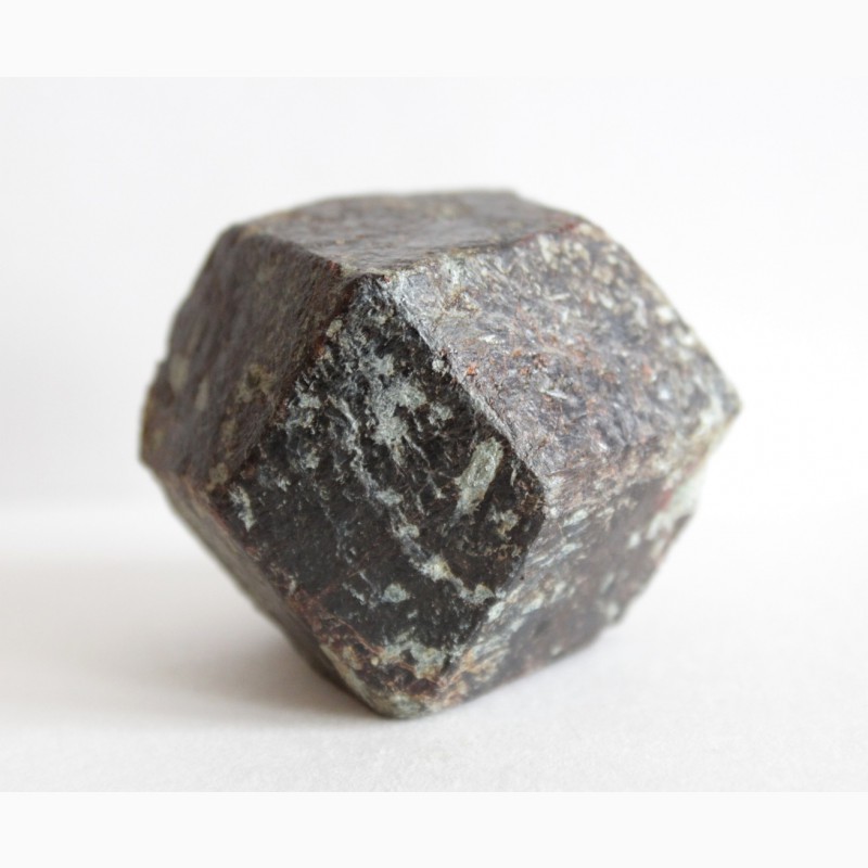 Фото 3. Гранат (альмандин), крупный кристалл 3