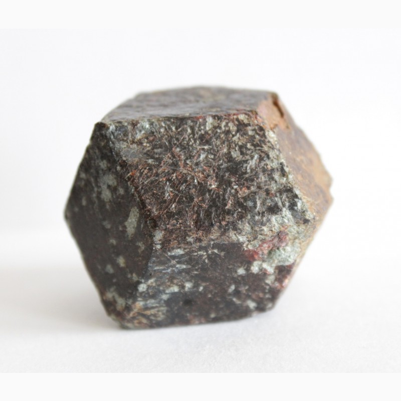 Фото 6. Гранат (альмандин), крупный кристалл 3