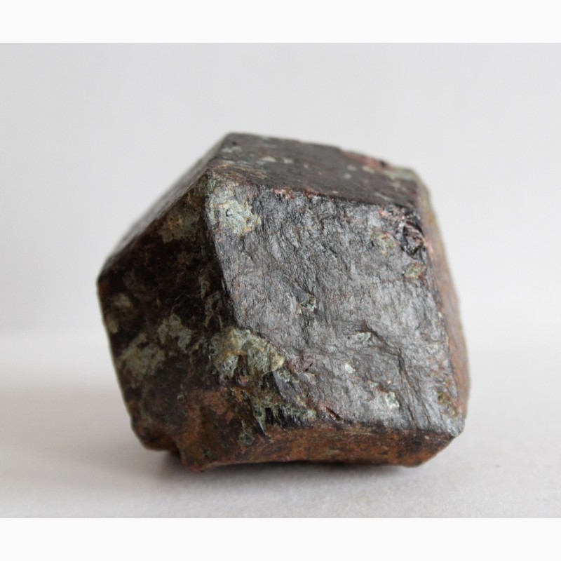 Фото 8. Гранат (альмандин), крупный кристалл 3