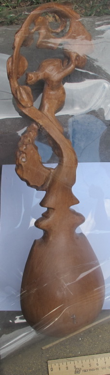 Фото 3. Деревянная ложка резная с ручкой в форме фигуры белки, резьба по дереву