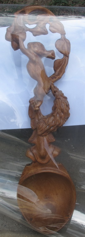 Фото 6. Деревянная ложка резная с ручкой в форме фигуры белки, резьба по дереву