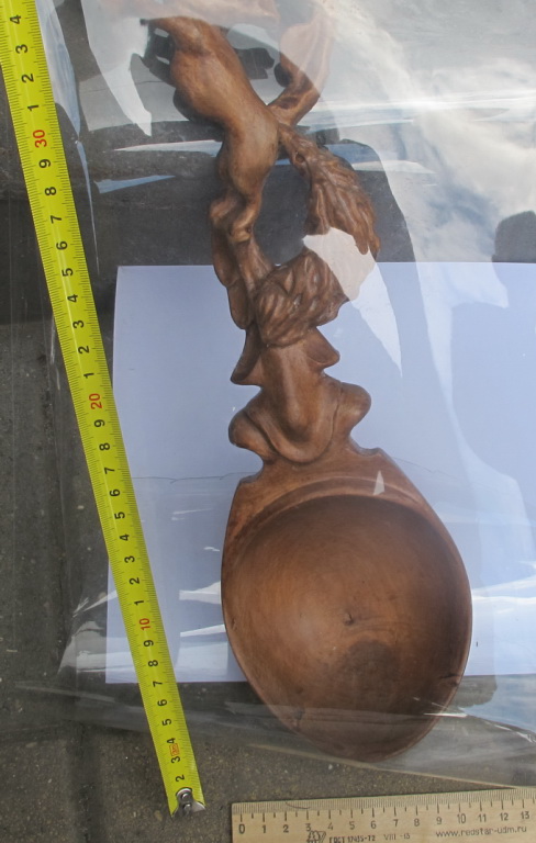 Фото 9. Деревянная ложка резная с ручкой в форме фигуры белки, резьба по дереву