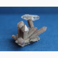 Скипетропидные кристаллы кварца с кальцитом