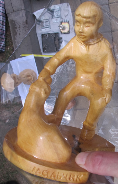 Фото 9. Деревянная статуэтка мальчик с собакой, резьба по дереву, каштан, авторская работа