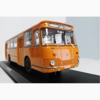 ЛИАЗ-677М оранжевый с запасным колесом модель автобуса ClassicBus, 1/43