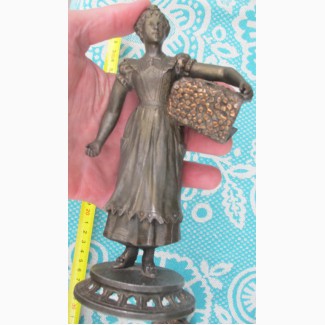 Статуэтка Девушка с дровами, бронзовый сплав