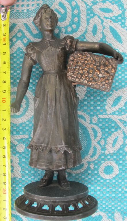 Фото 8. Статуэтка Девушка с дровами, бронзовый сплав
