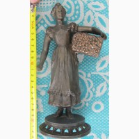 Статуэтка Девушка с дровами, бронзовый сплав