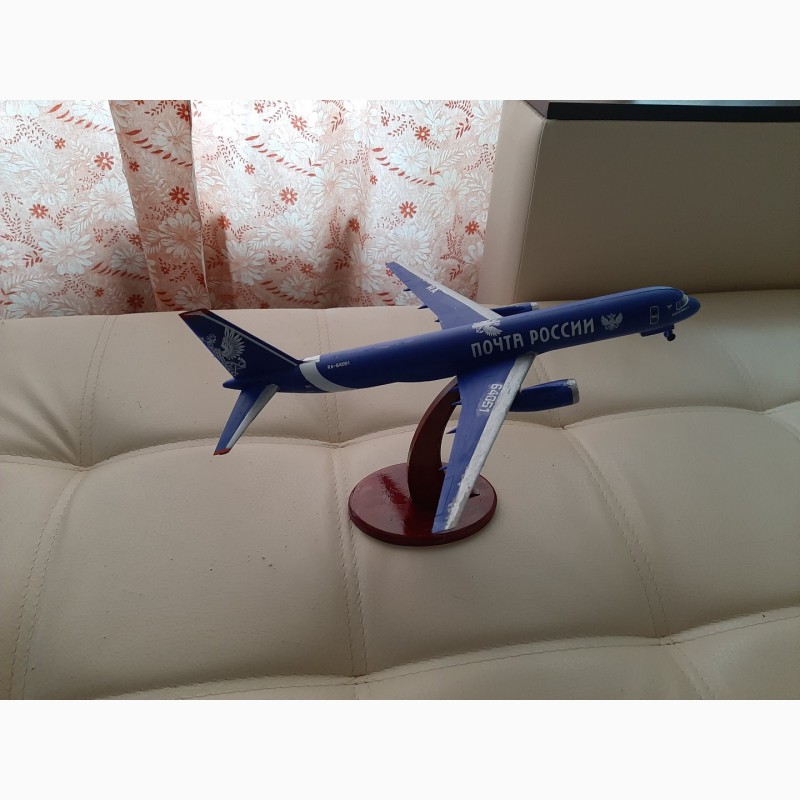 Фото 2. Продам модель самолета ТУ-204 масштаб 1:144