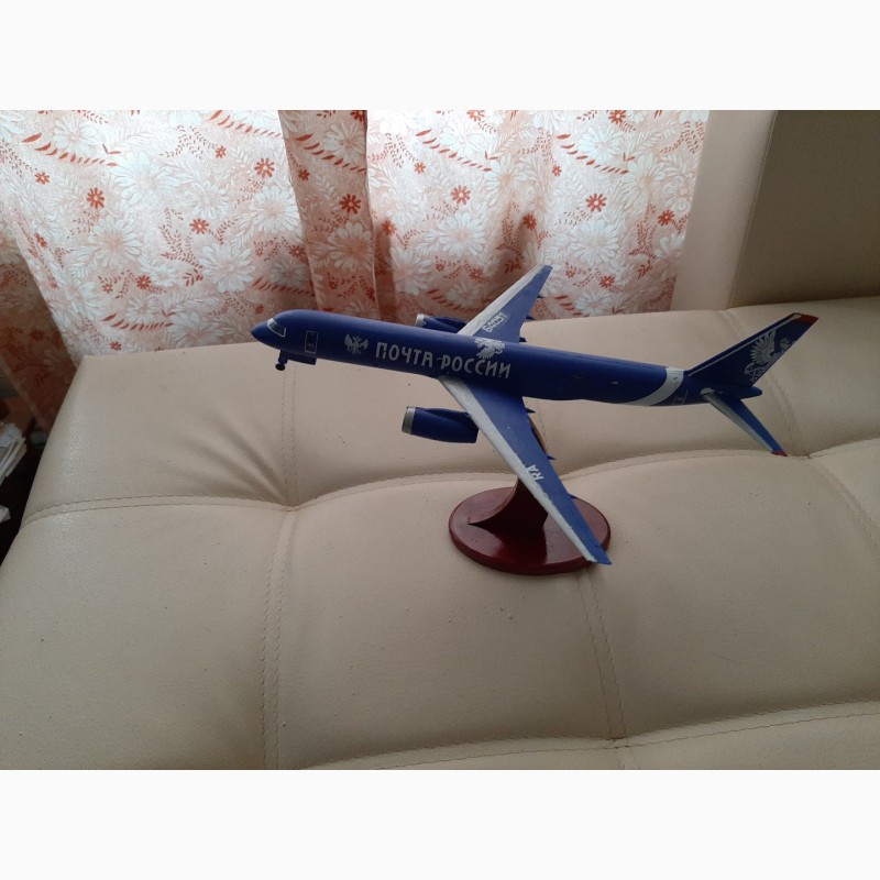 Фото 3. Продам модель самолета ТУ-204 масштаб 1:144