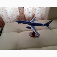 Продам модель самолета ТУ-204 масштаб 1:144