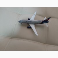 Продам модель самолета Суперджет 100 масштаб 1:144