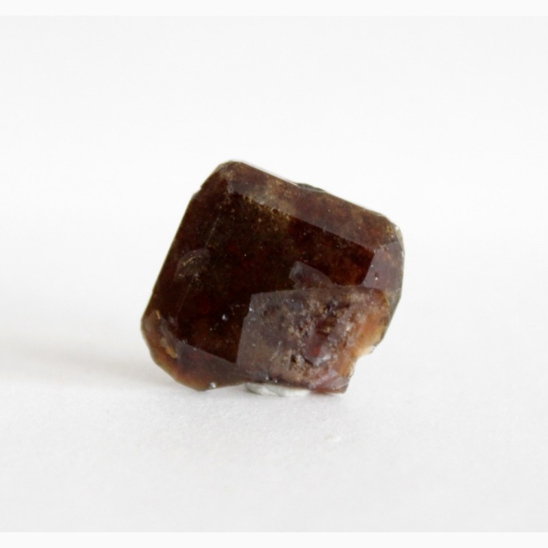 Фото 4. Необычный кристалл Везувиана в форме уплощенного квадрата