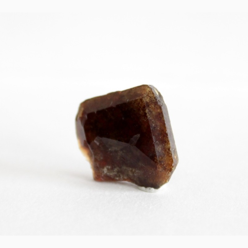 Фото 5. Необычный кристалл Везувиана в форме уплощенного квадрата