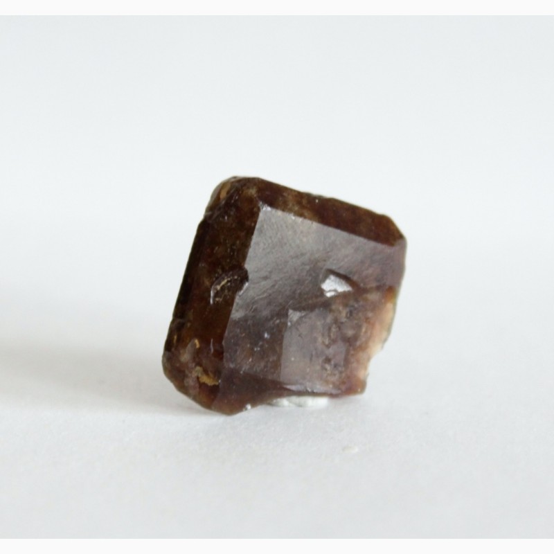 Фото 6. Необычный кристалл Везувиана в форме уплощенного квадрата