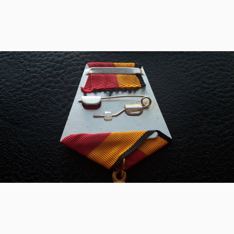 Фото 6. Медаль за отличное окончание военного вуза .з-д мосштамп мо рф