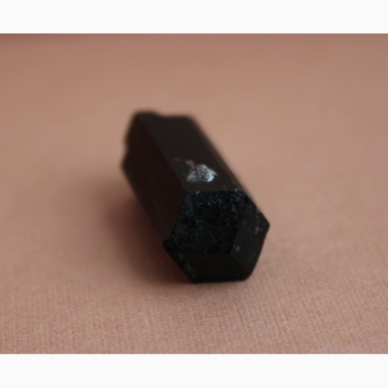 Фото 11. Черный турмалин (шерл), двухголовый кристалл