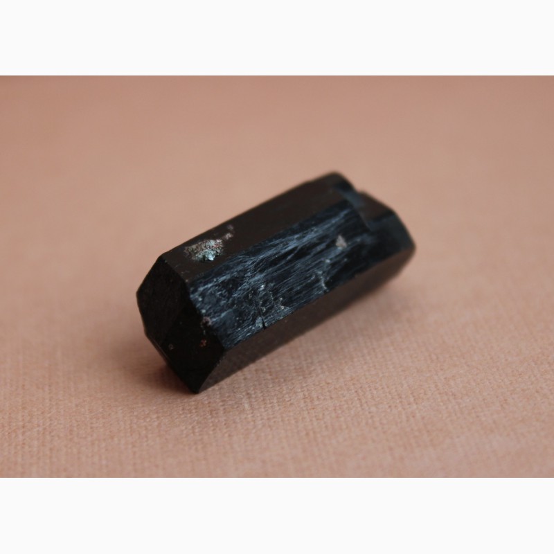 Фото 8. Черный турмалин (шерл), двухголовый кристалл