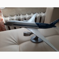 Продам модель самолета Боинг 787 масштаб 1:144