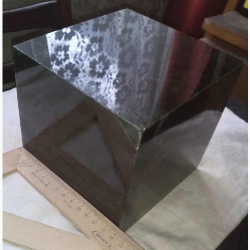Фото 11. Нефрит, полированный куб, вес 8 кг