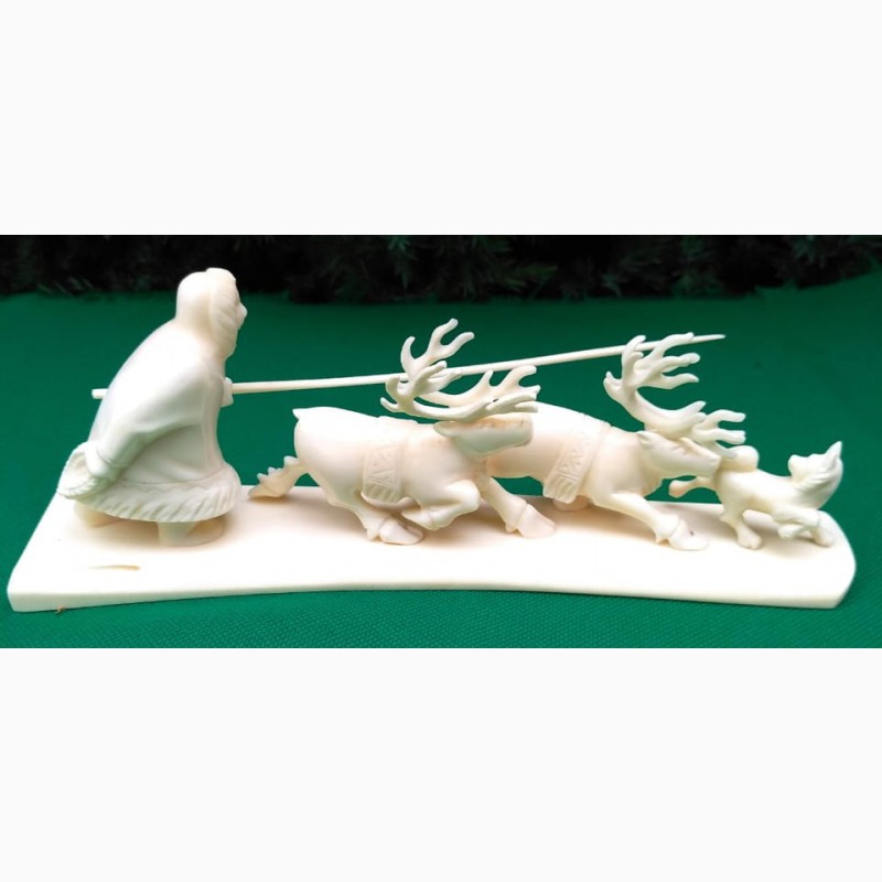 Фото 6. Скульптурная композиция упряжка с оленями, собакой и чукчей