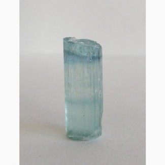 Аквамарин, кристалл с зональной окраской