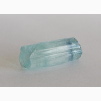 Аквамарин, кристалл с зональной окраской