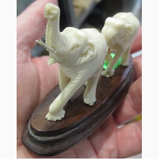 Статуэтка Слоны, резьба по бивню мамонта