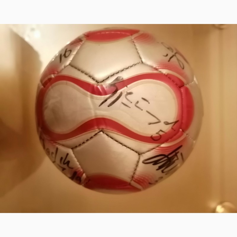Фото 5. Мяч с автографами ФК Зенит 2006 года