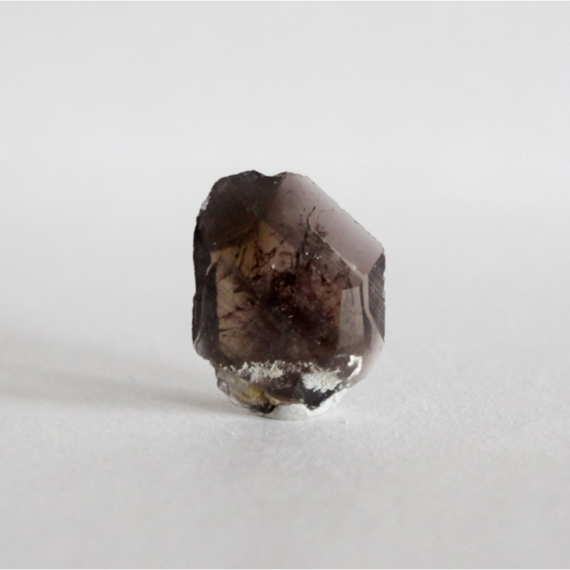 Фото 2. Аксинит-(Fe), кристалл