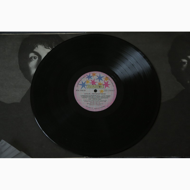 Фото 2. Продам 2 виниловые пластинки с разворотом группы The Beatles - Love Songs 1977 года