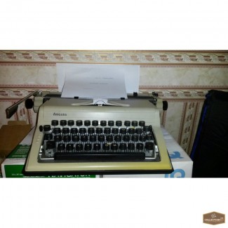 Пишущая механическая машинка Любава