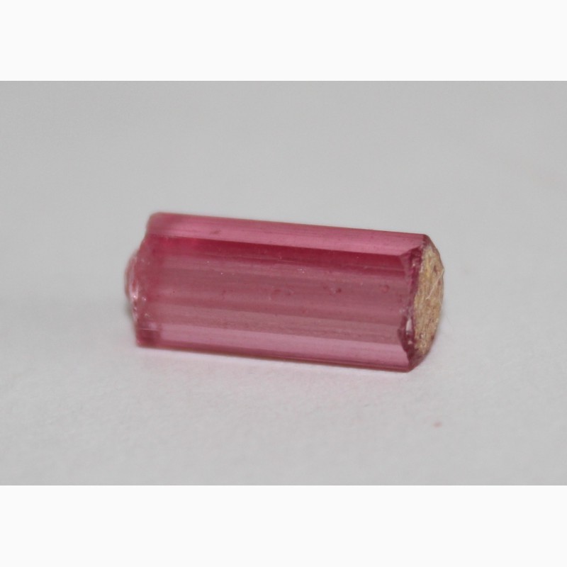 Фото 12. Турмалин розовый (рубеллит), двухголовый кристалл ограночного качества