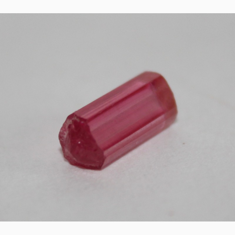 Фото 6. Турмалин розовый (рубеллит), двухголовый кристалл ограночного качества