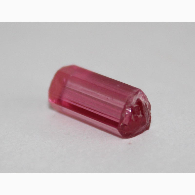 Фото 7. Турмалин розовый (рубеллит), двухголовый кристалл ограночного качества