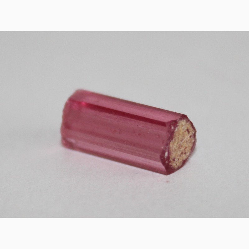 Фото 8. Турмалин розовый (рубеллит), двухголовый кристалл ограночного качества