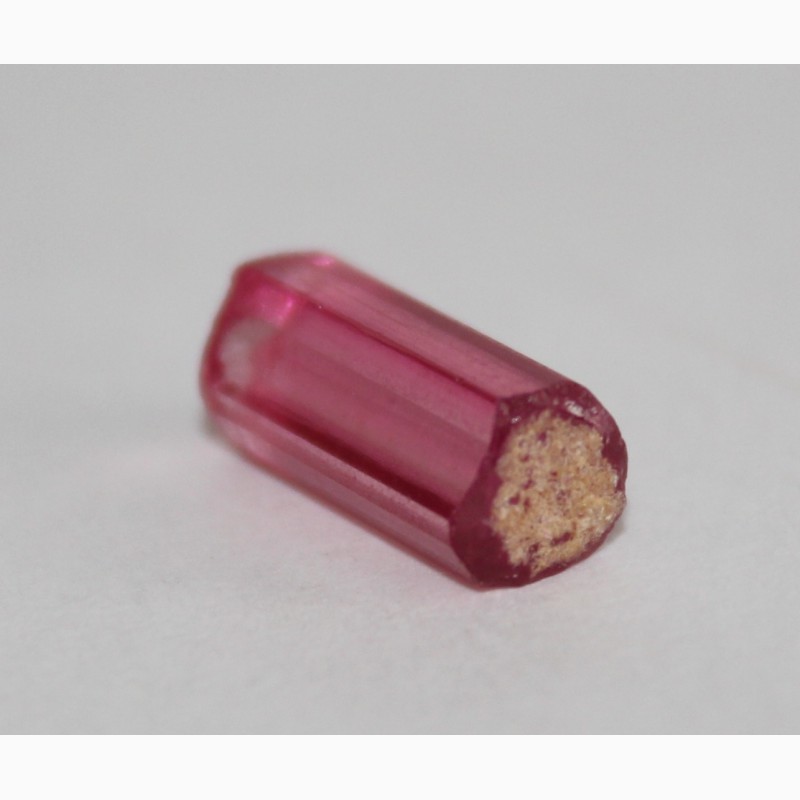 Фото 9. Турмалин розовый (рубеллит), двухголовый кристалл ограночного качества