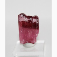 Параллельный сросток двухголовых кристаллов розового турмалина