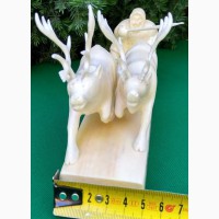 Скульптура Оленья упряжка, резьба по клыку моржа, резчик Эйнес Лилия Ивановна, Уэлен