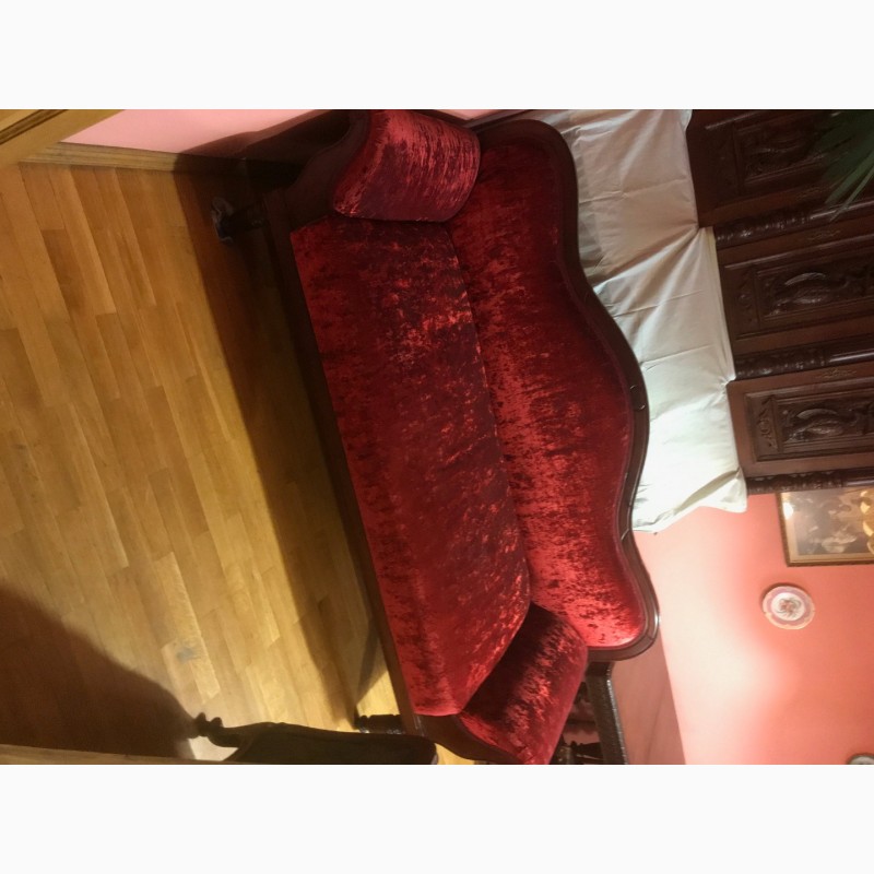 Продам антикварный диван