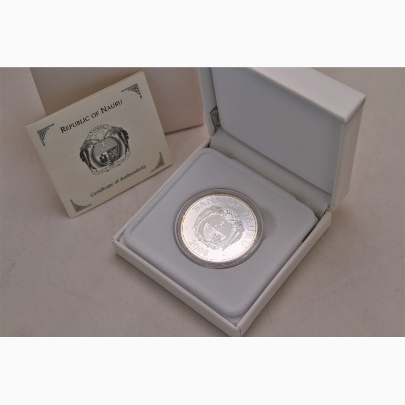 Фото 4. Продается Серебряная монета-трансформер Науру 10 $ Снегурочка 2008 год