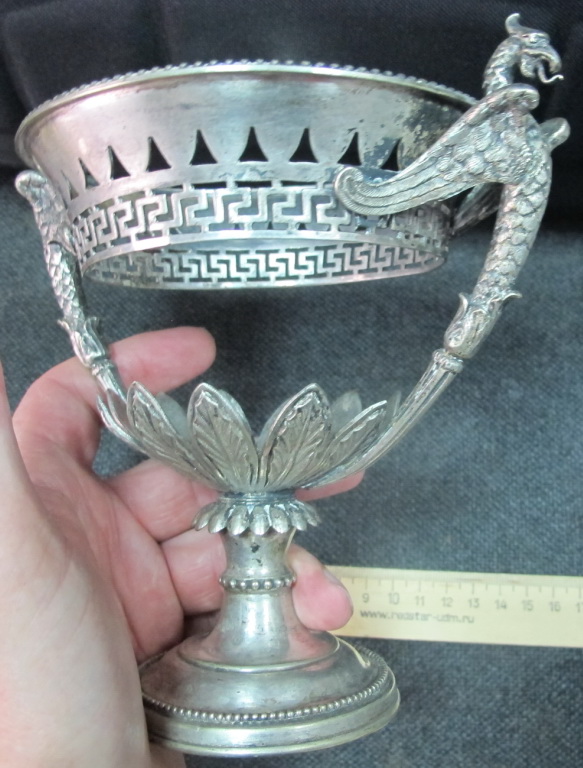 Фото 2. Кубок с драконами, латунь, серебрение, Англия, 19 век