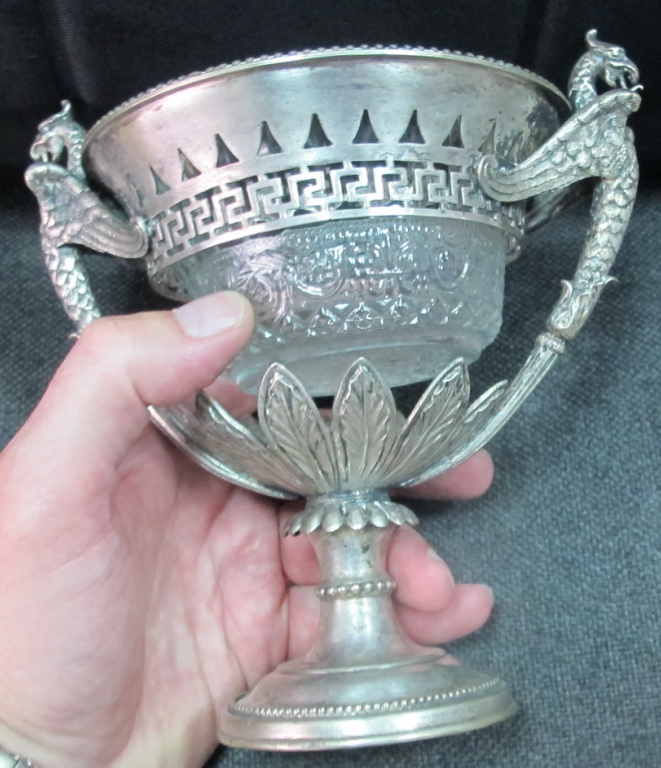 Фото 5. Кубок с драконами, латунь, серебрение, Англия, 19 век