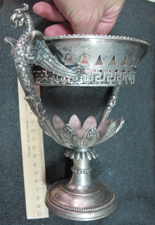 Фото 7. Кубок с драконами, латунь, серебрение, Англия, 19 век