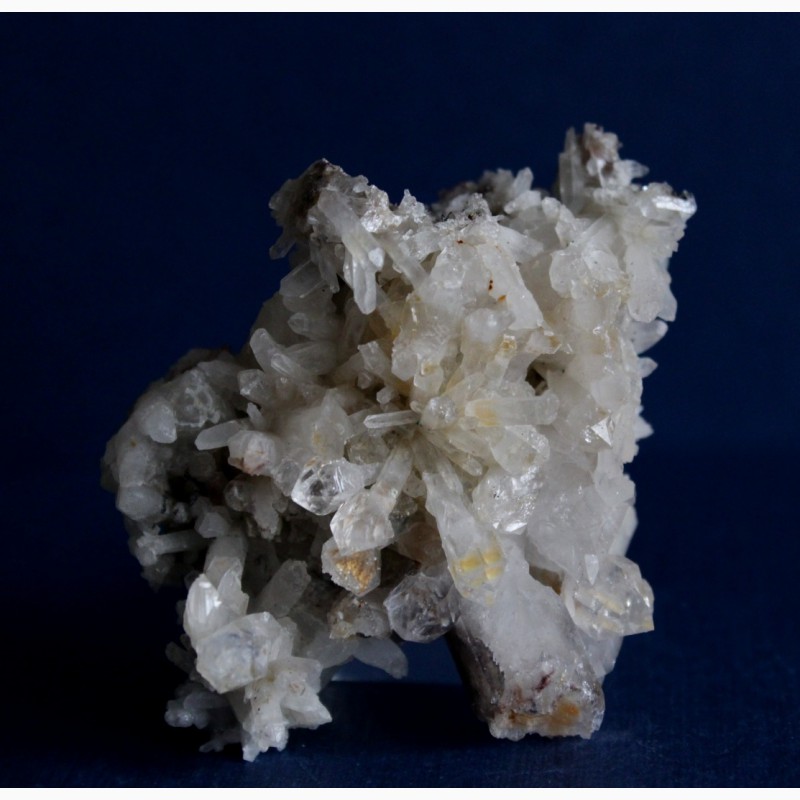 Фото 5. Друза кварца, некоторые кристаллы - скипетровидные