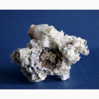Друза кварца, некоторые кристаллы - скипетровидные