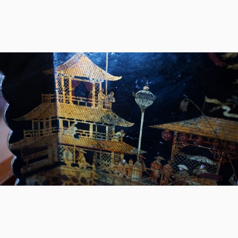 Фото 14. Старинный поднос с изысканной лаковой росписью в стиле Шинуазри. Китай. XVIII век