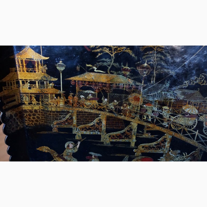 Фото 8. Старинный поднос с изысканной лаковой росписью в стиле Шинуазри. Китай. XVIII век